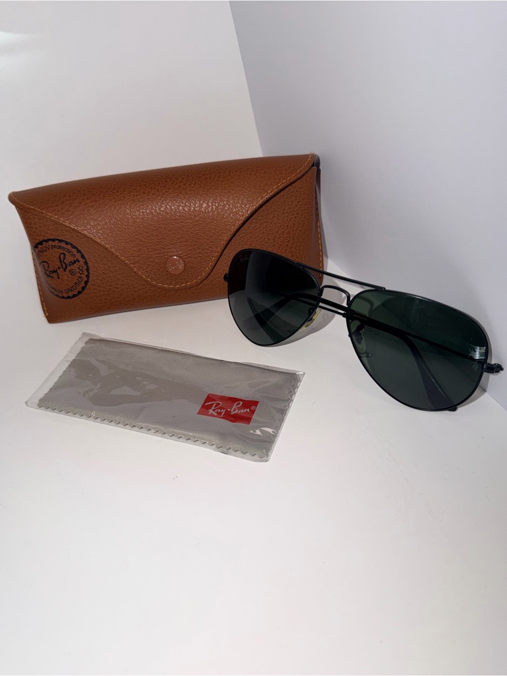 NWOT Ray-Ban Aviator Classic Total Black Polarized 58mm